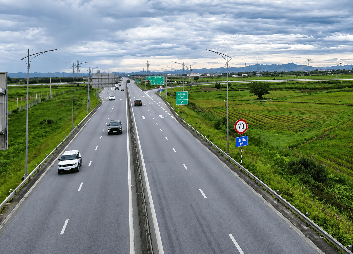 Chỉ hơn 42% phương tiện trên cao tốc có thiết bị cảnh báo sự cố