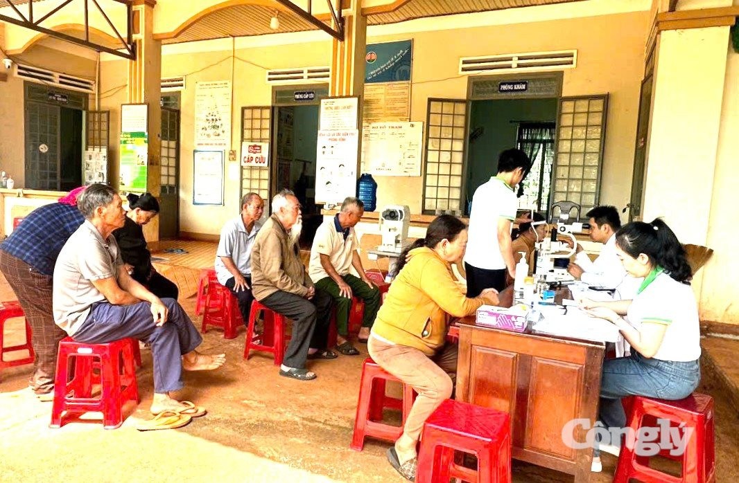Bệnh viện Mắt Cao Nguyên và Báo Công lý phối hợp khám mắt nhân đạo 2