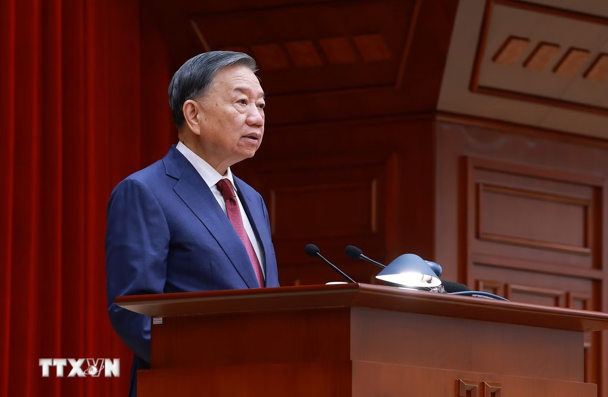 ttxvn-2007-hoi-nghi-lan-3-ban-chap-hanh-trung-uong-dang-1.jpg