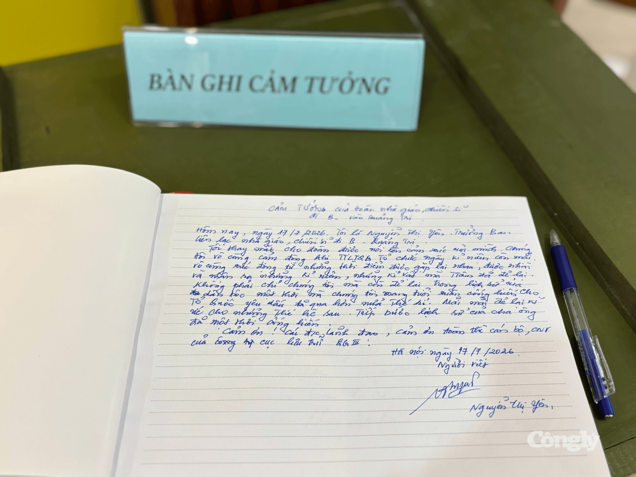 Cựu chiến sĩ đi B Nguyễn Thị Yên bày tỏ sự xúc động khi tham quan không gian ký ức “Thanh xuân gửi lại”, như được sống lại những hồi ức thời trẻ cùng đồng đội đã cống hiến vì hòa bình dân tộc.