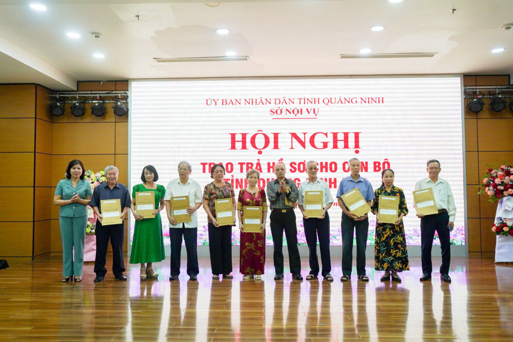 cán bộ đi B