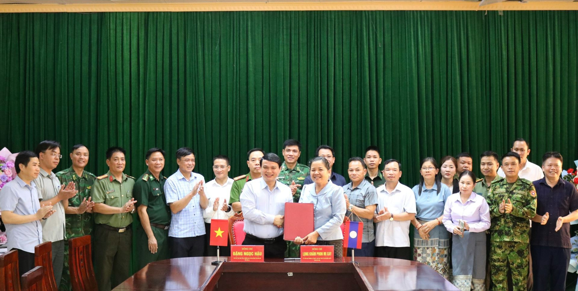 Sơn Là làm viẹc