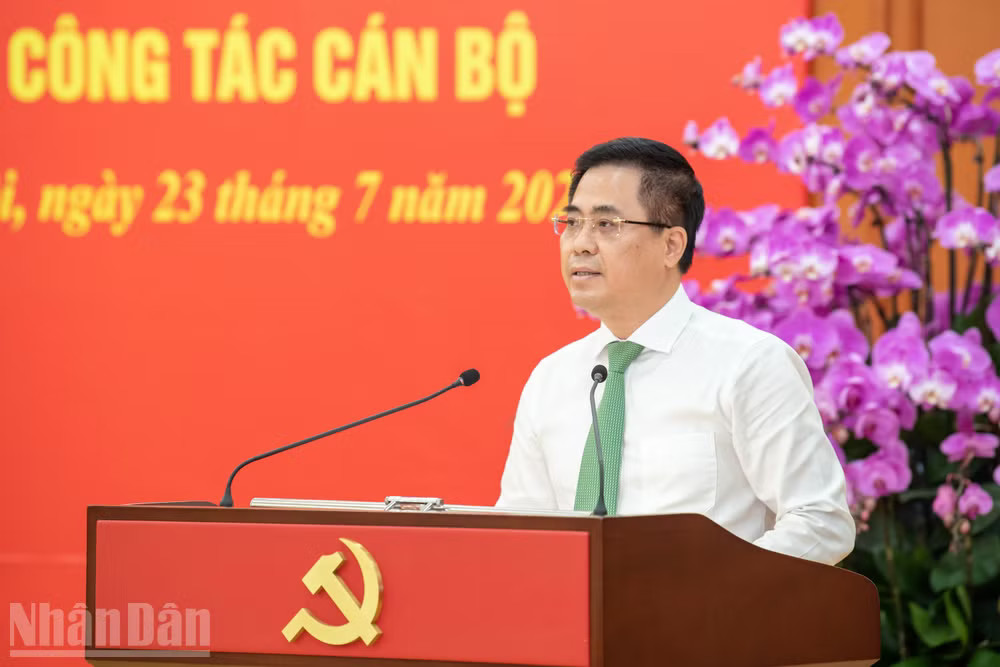 Phó Trưởng Ban Chính sách, chiến lược Trung ương Nguyễn Hoàng Giang phát biểu nhận nhiệm vụ. (Ảnh: THẾ ĐẠI) ndo_bl_dc-hoang-giang.jpg