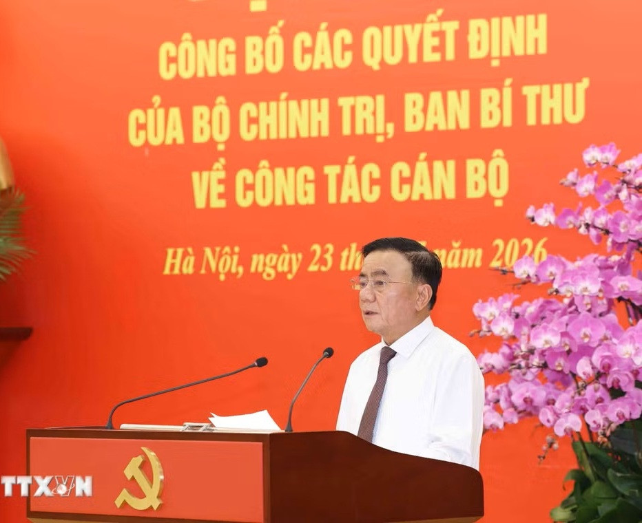 cong-bo-cac-quyet-dinhve-cong-tac-can-bo2.jpg