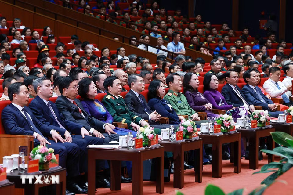 Thủ tướng Lê Minh Hưng và các đại biểu dự Hội nghị Tri ân người có công với cách mạng toàn quốc năm 2026. (Ảnh: Dương Giang/TTXVN)