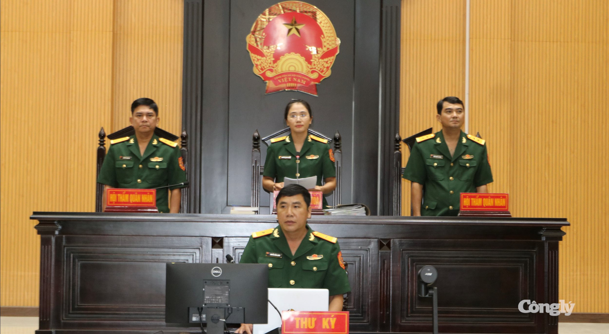 Hội đồng xét xử tại phiên tòa