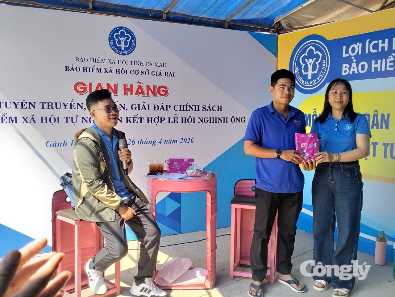 BHXH cơ sở thường xuyên tổ chức các gian hàng tuyên truyền chính sách BHXH