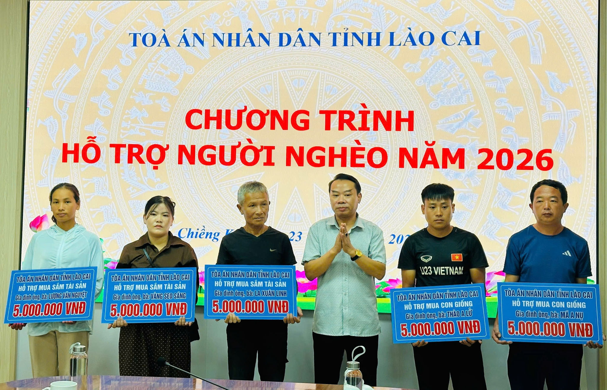 A Nghĩa tăng qua Chiềng Ken