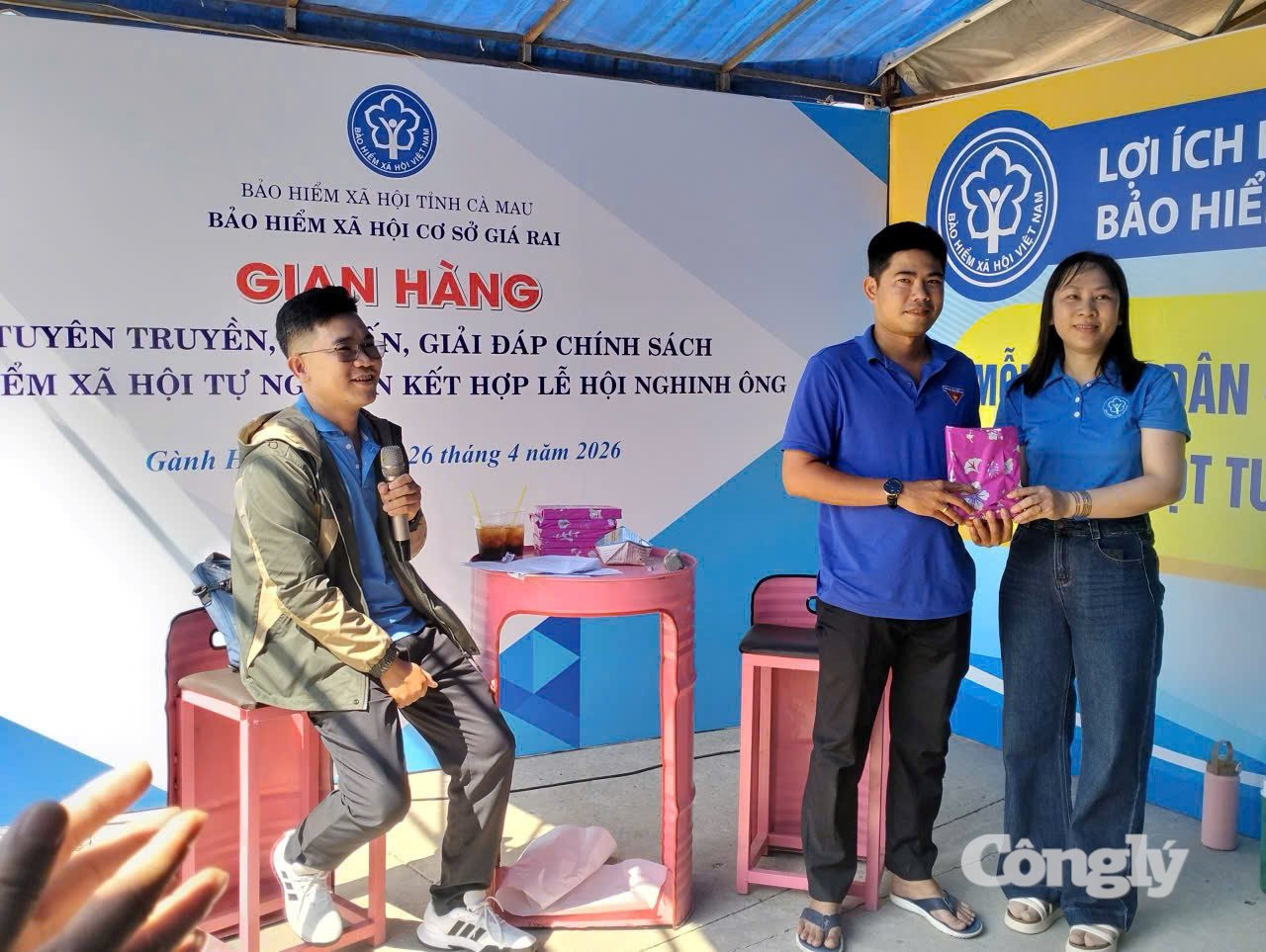 BHXH cơ sở thường xuyên tổ chức các gian hàng tuyên truyền chính sách BHXH