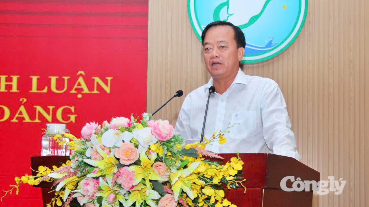 Phó Bí thư Thường trực Tỉnh ủy Cà Mau Huỳnh Quốc Việt phát biểu chỉ đạo hội nghị