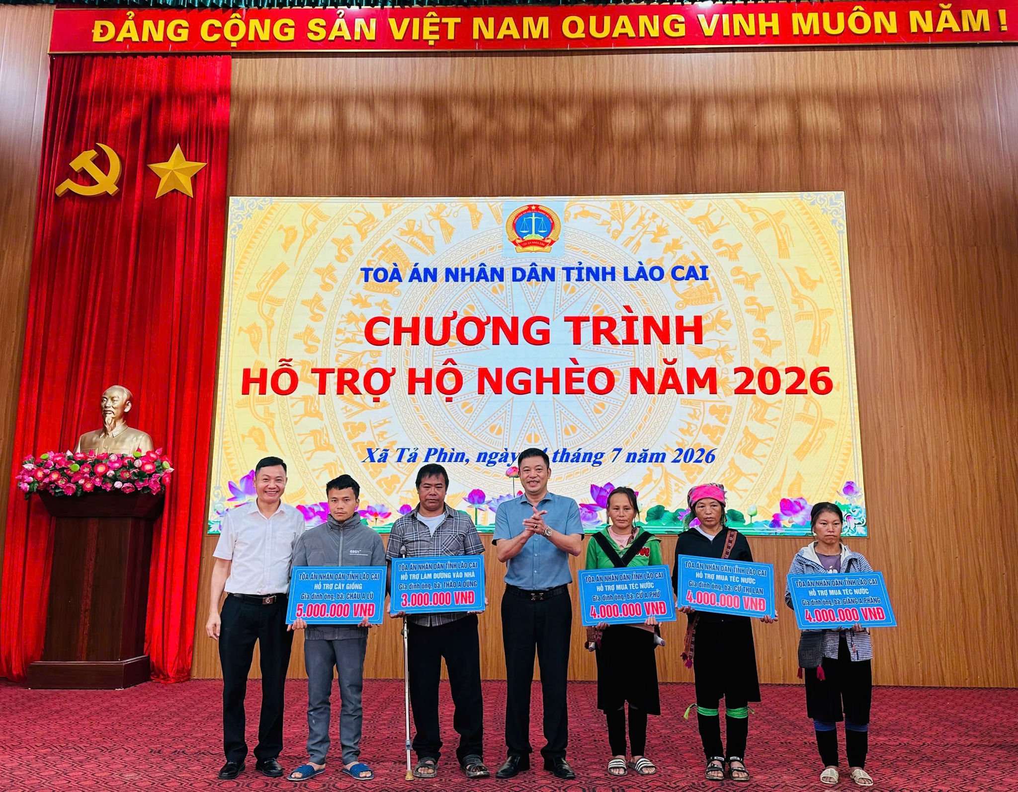 Tặng quà tả phìn