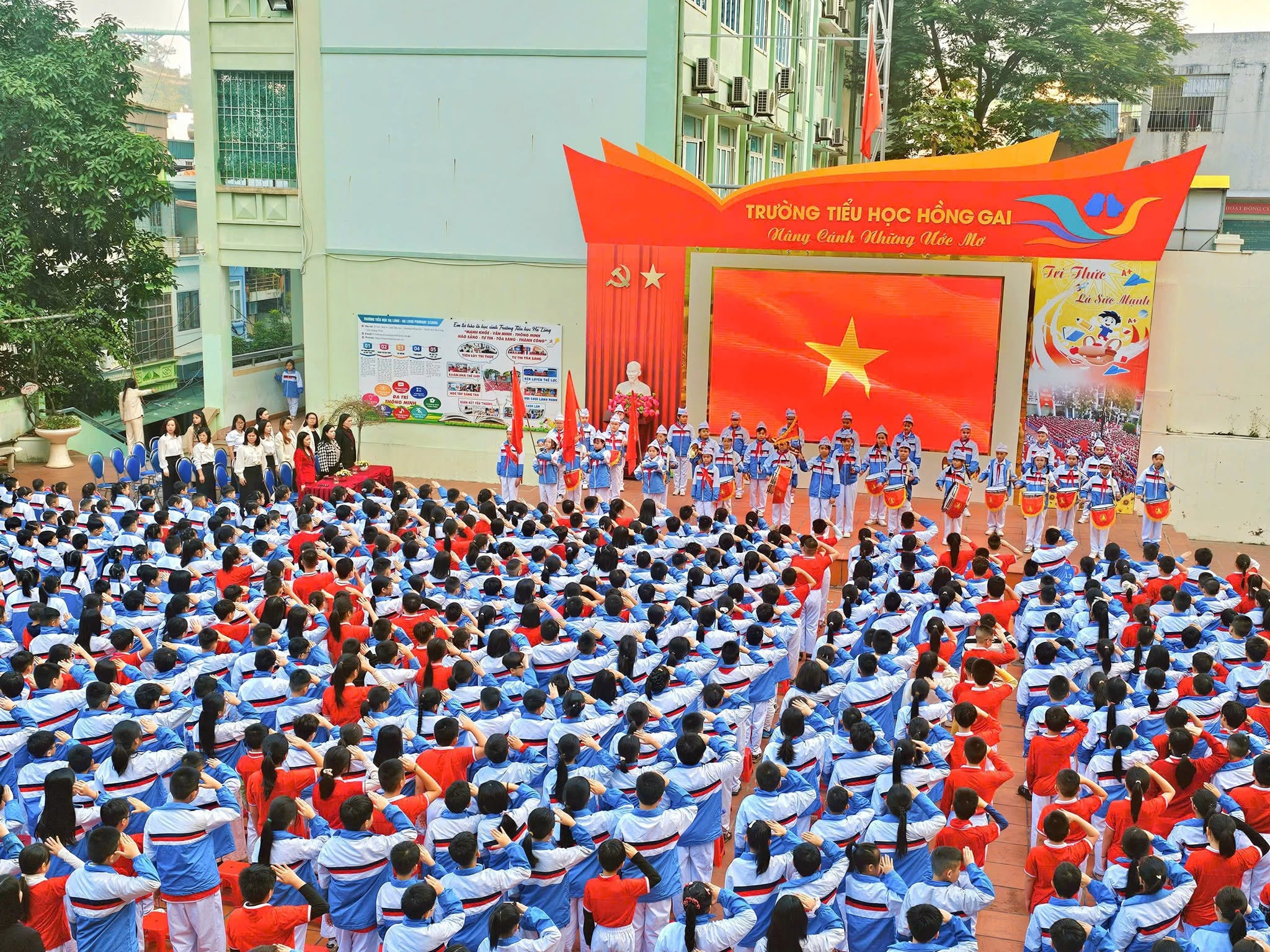 tiểu học Hồng Gai 10