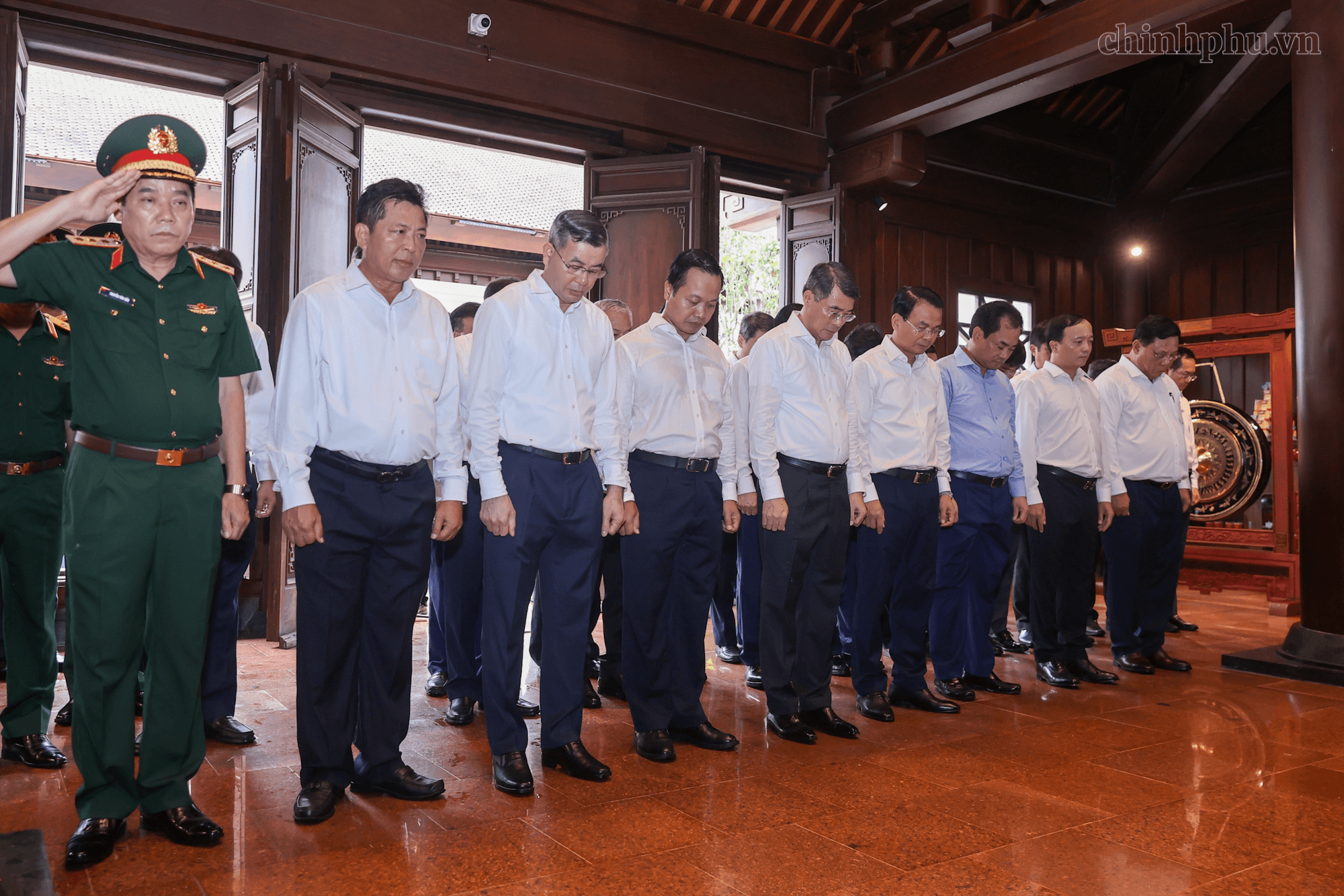 Thủ tướng Lê Minh Hưng tưởng niệm Chủ tịch Hồ Chí Minh, Đại tướng Võ Nguyên Giáp và các Anh hùng liệt sĩ tại Điện Biên Phủ- Ảnh 3.