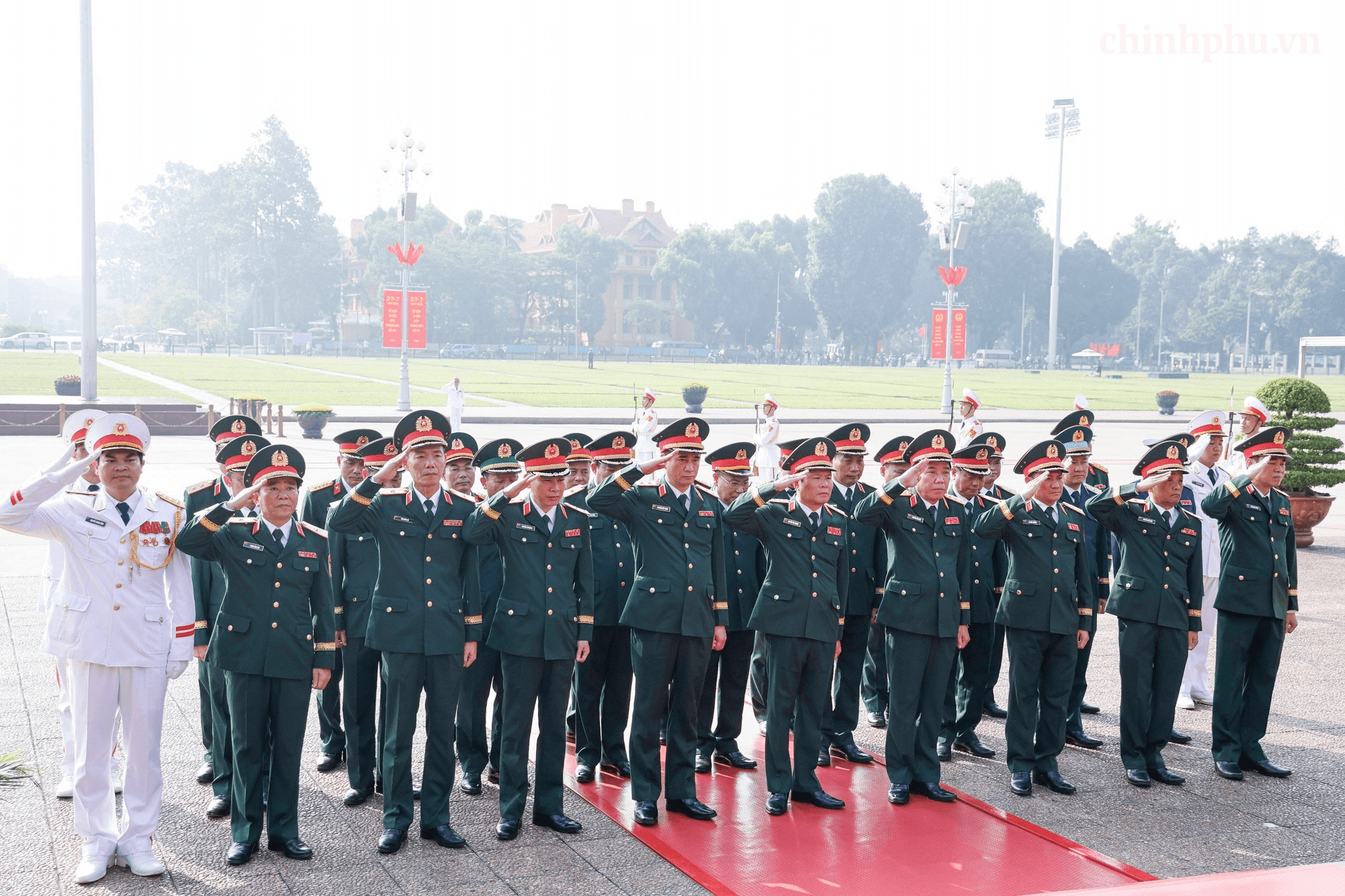 Kỷ niệm 79 năm Ngày Thương binh-Liệt sĩ: Lãnh đạo Đảng, Nhà nước tưởng niệm các Anh hùng liệt sĩ và viếng Chủ tịch Hồ Chí Minh- Ảnh 8.