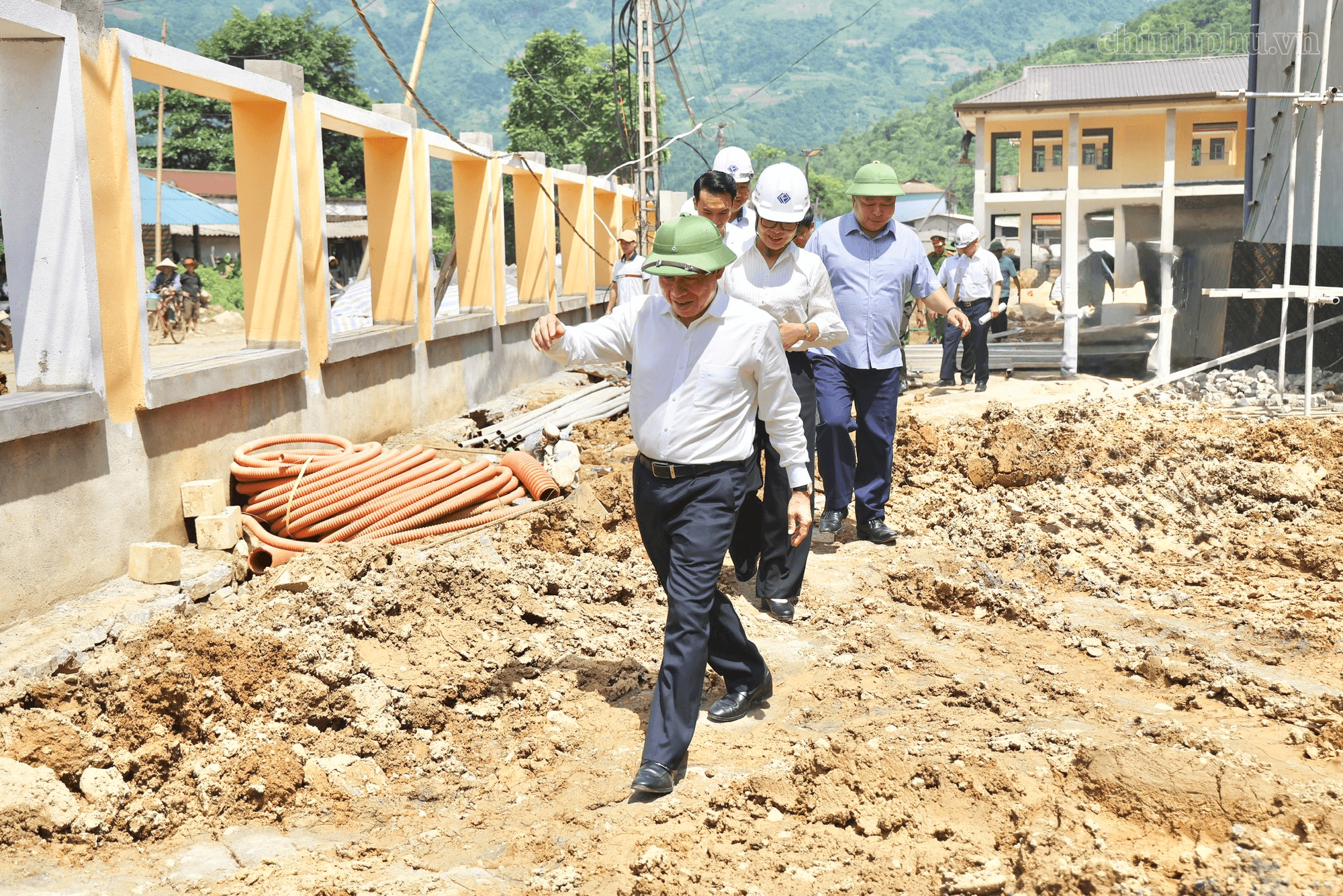 Phó Thủ tướng Lê Tiến Châu kiểm tra tiến độ xây trường phổ thông nội trú liên cấp tại Tuyên Quang- Ảnh 4.