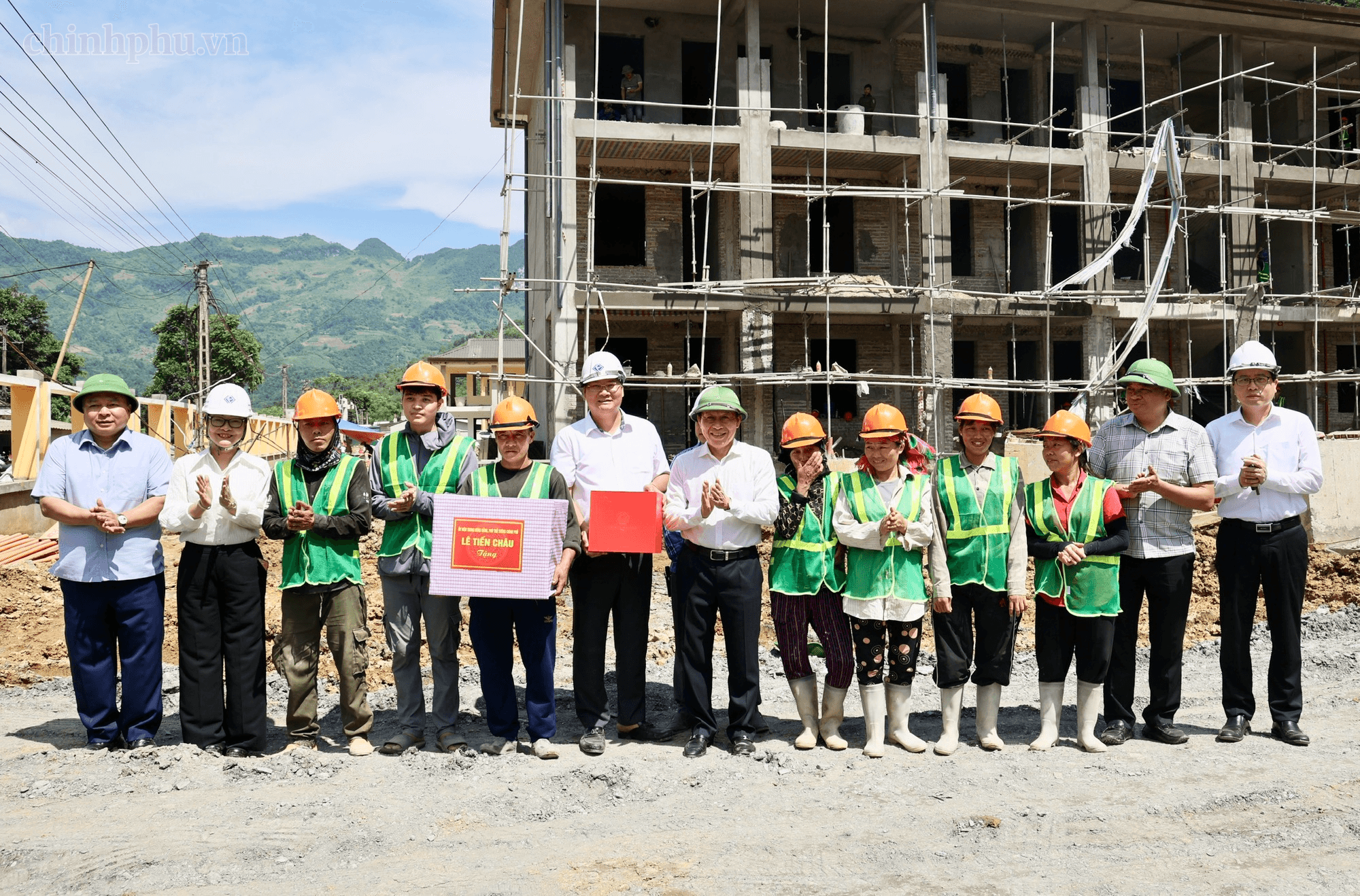 Phó Thủ tướng Lê Tiến Châu kiểm tra tiến độ xây trường phổ thông nội trú liên cấp tại Tuyên Quang- Ảnh 8.