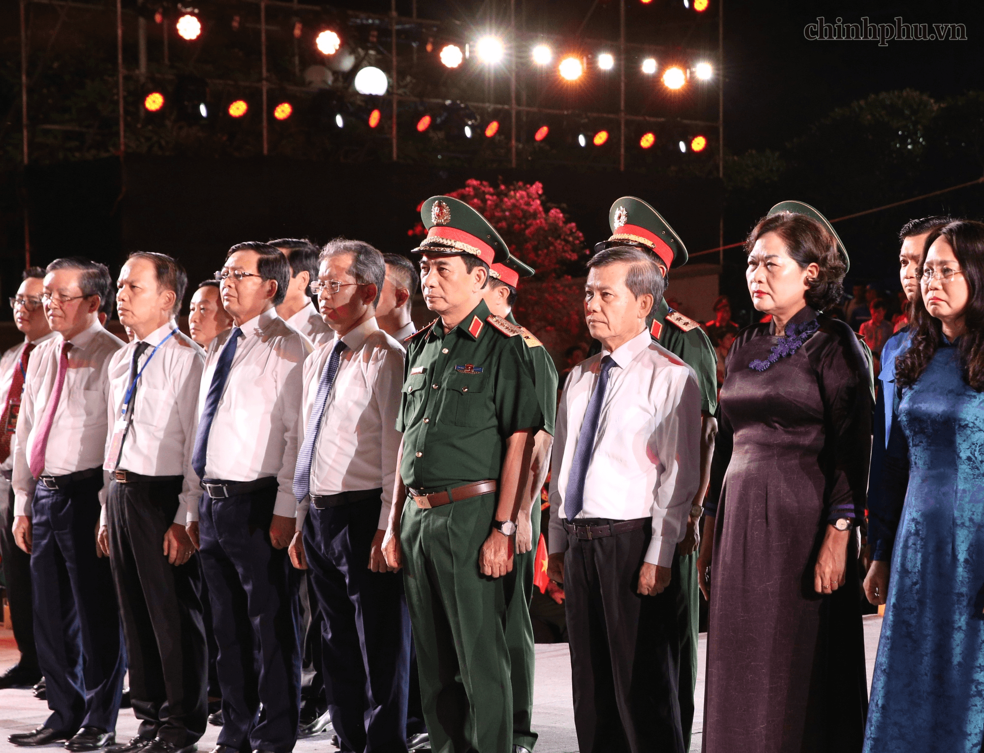 Đại tướng Phan Văn Giang và Đoàn đại biểu Trung ương dâng hương, tưởng niệm các Anh hùng liệt sĩ tại Quảng Trị- Ảnh 1.