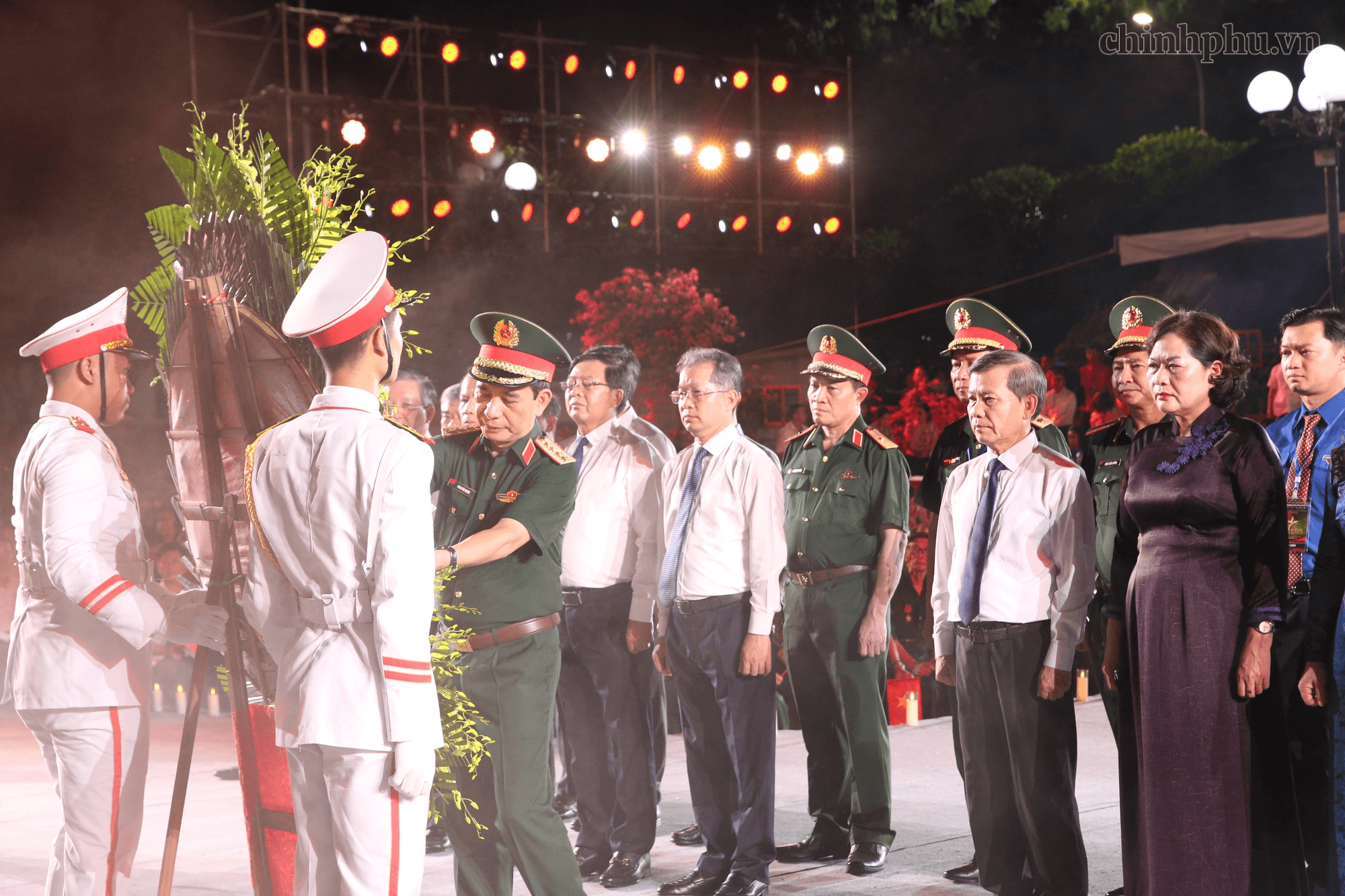 Đại tướng Phan Văn Giang và Đoàn đại biểu Trung ương dâng hương, tưởng niệm các Anh hùng liệt sĩ tại Quảng Trị- Ảnh 2.