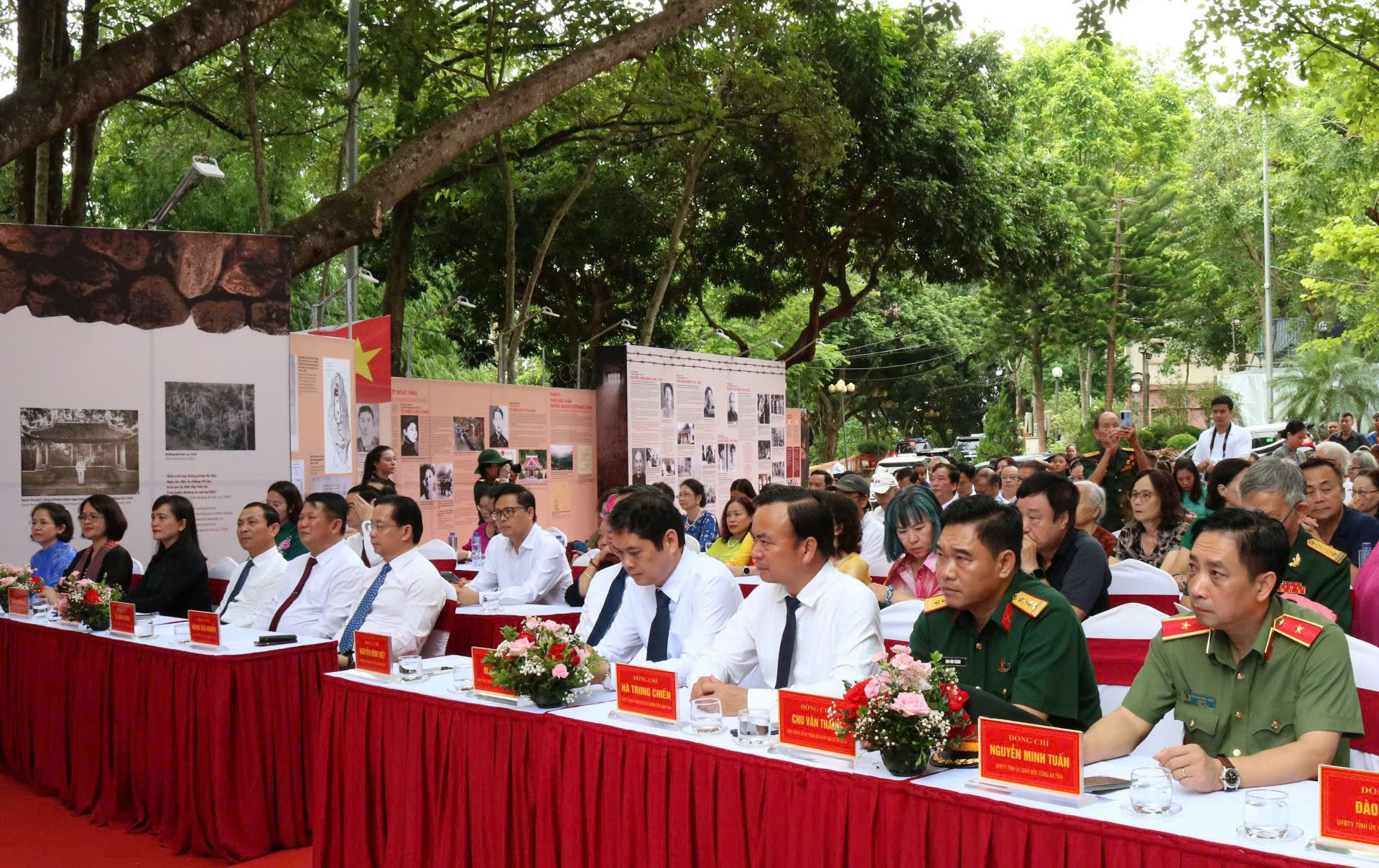 Toàn cảnh lễ khai mạc triển lãm chuyên đề “Cuộc vượt ngục năm 1943”.