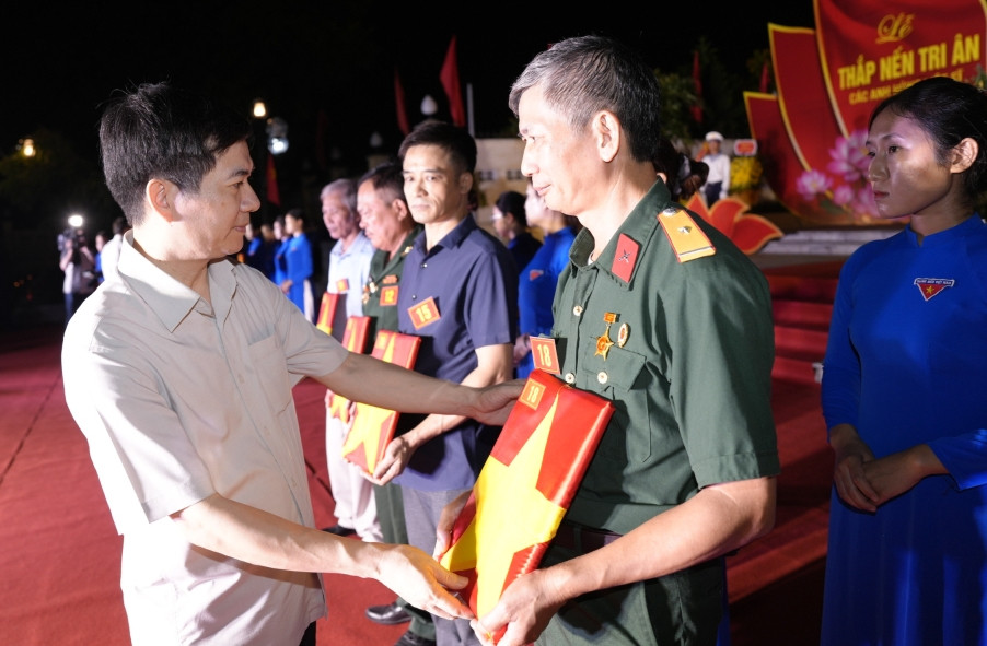tặng chân dung