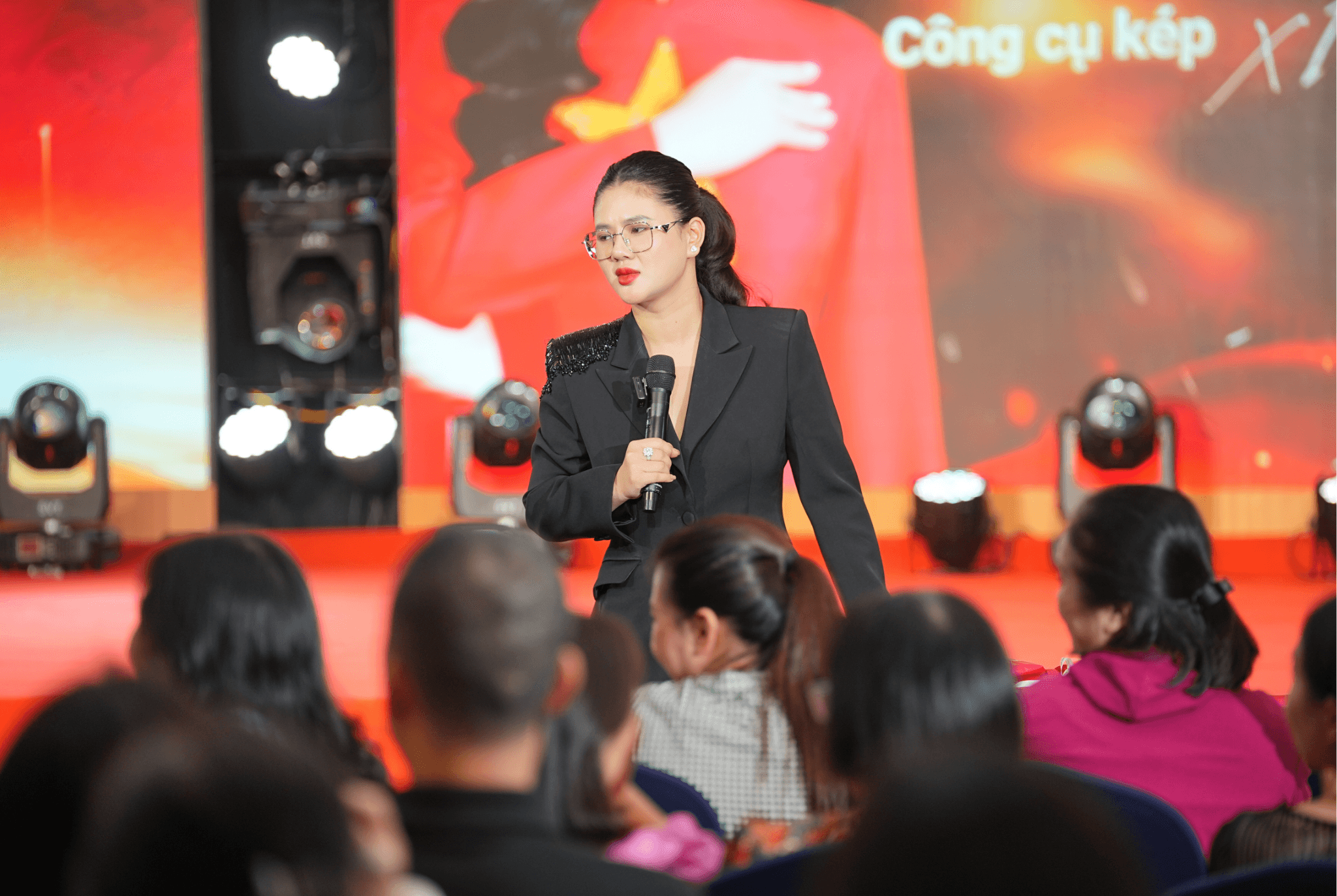 Bà Vi Ngọc Lan chia sẻ trong Hội nghị Chuyển đổi số và TMĐT 2026 với chủ đề Video ngắn & Livestream - Công cụ kép x10 doanh thu đa nền tảng
