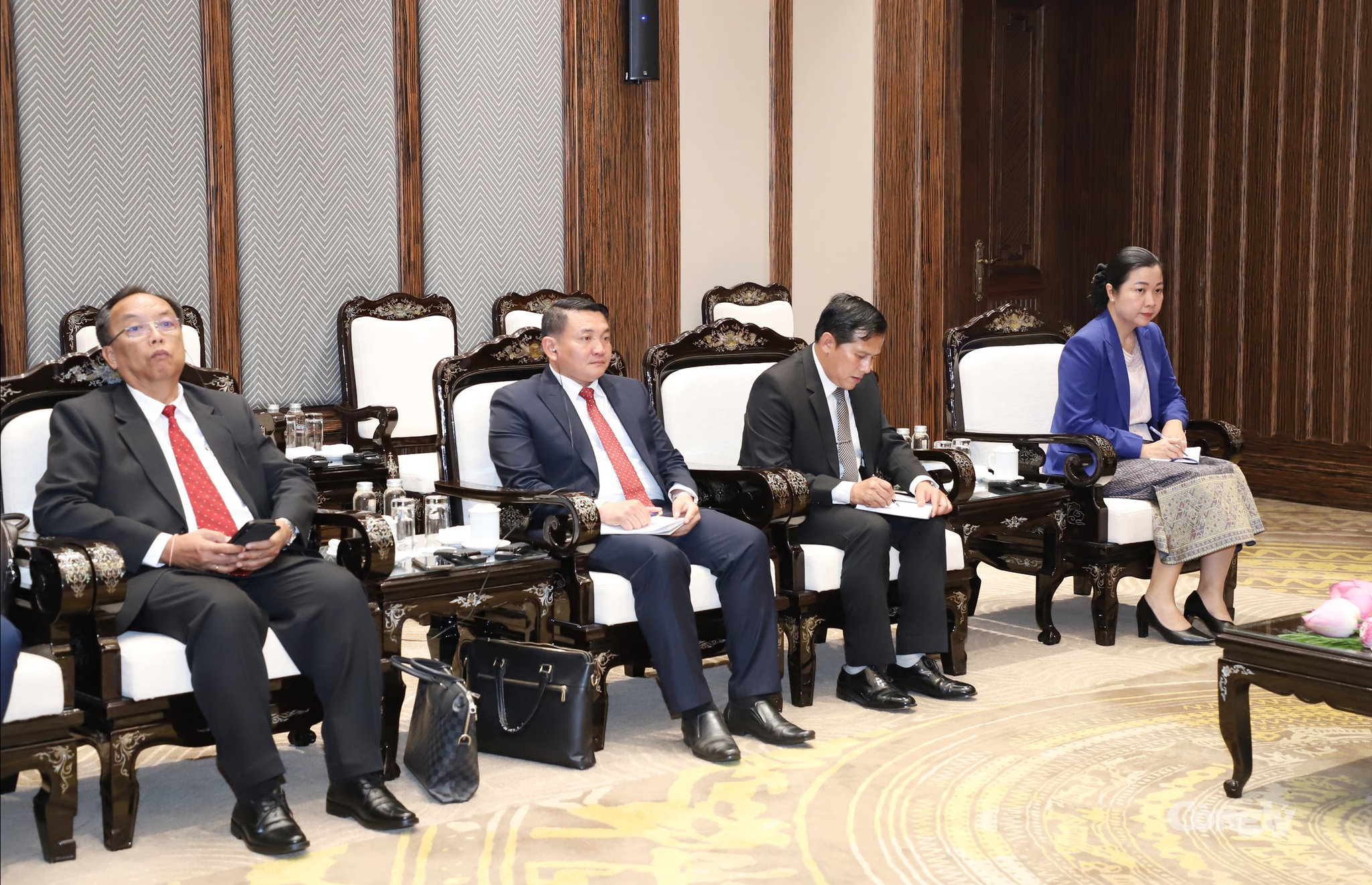 Lào