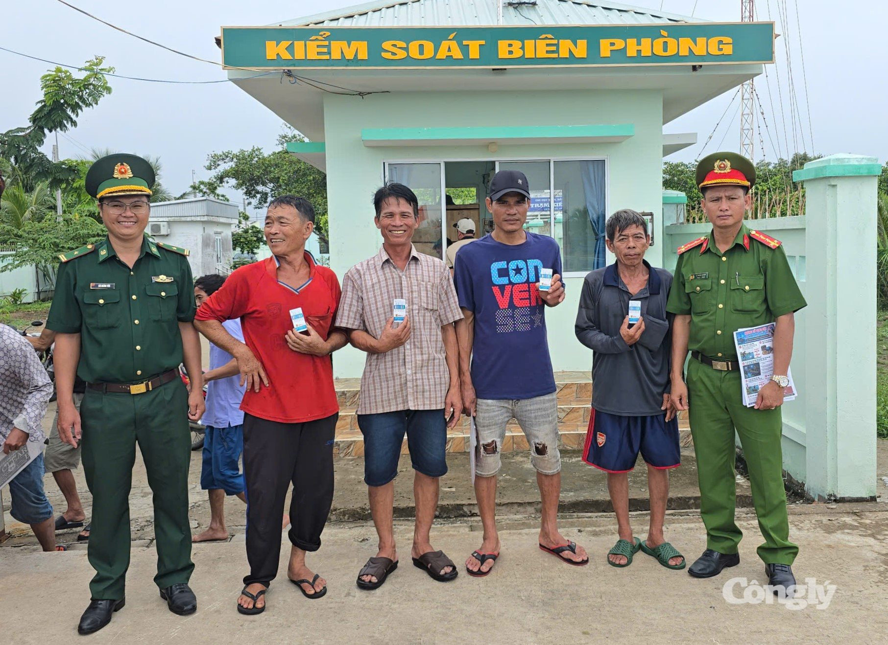 Kiểm tra và xét nghiệm nhanh đối với 48 lượt thuyền viên, người lao động hoạt động nghề biển