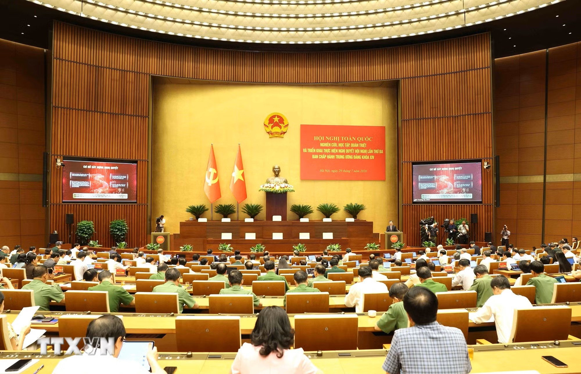 Quang cảnh hội nghị tại điểm cầu trung t&acirc;m - Hội trường Di&ecirc;n Hồng, Nh&agrave; Quốc hội (H&agrave; Nội). (Ảnh: Phương Hoa/TTXVN)