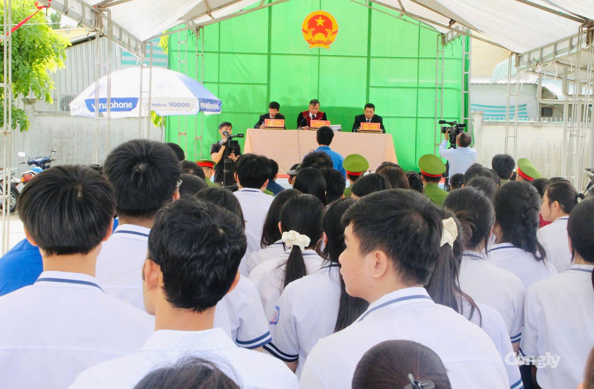 Quang cảnh phiên tòa.