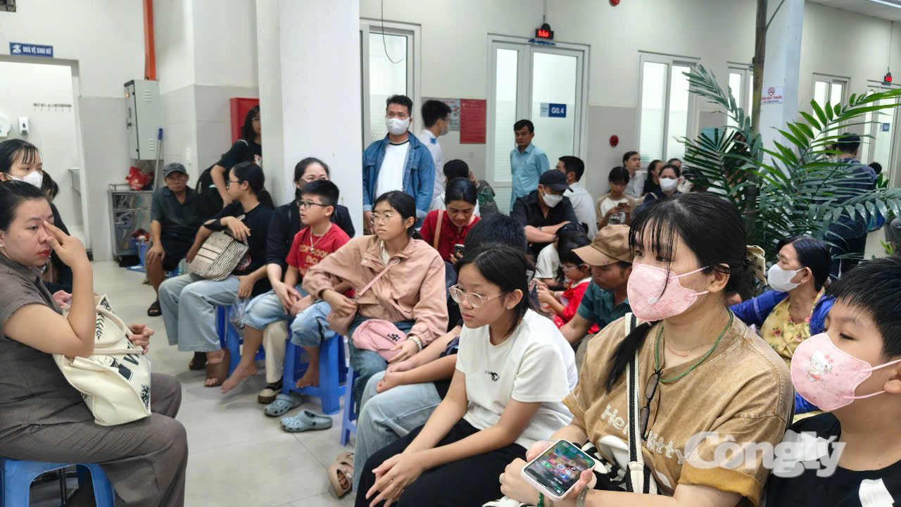 Người bệnh chờ khám ở co sở 58 Bà Huyện Thanh Quan