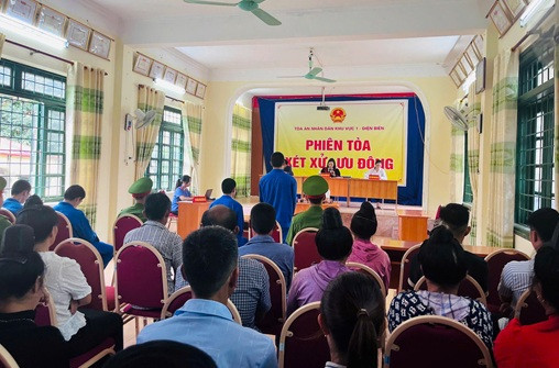 Các phiên tòa xét xử lưu động của TAND khu vực 1 - Điện Biên thu hút đông đảo người dân địa phương đến theo dõi.