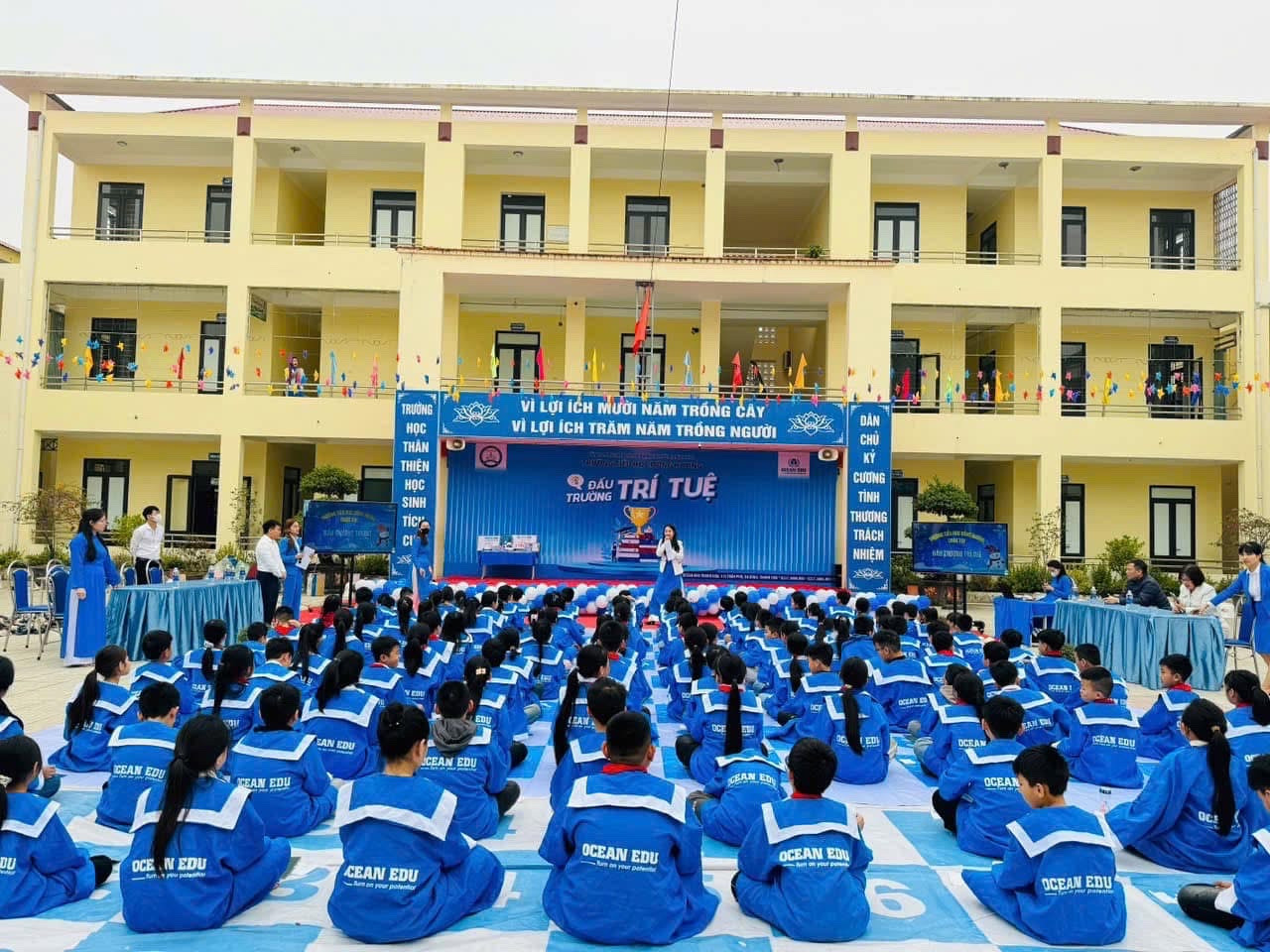 hoatdong.jpg