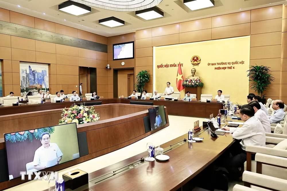Chủ tịch Quốc hội Trần Thanh Mẫn phát biểu bế mạc Phiên họp thứ tư của Ủy ban Thường vụ Quốc hội. (Ảnh: Doãn Tấn/TTXVN)\ ttxvn-be-mac-phien-hop-thu-tu-cua-uy-ban-thuong-vu-quoc-hoi-8921030-6.jpg