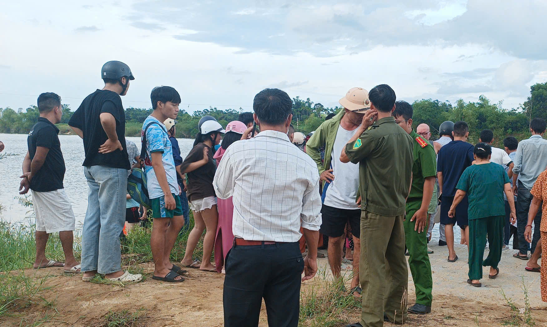 Đuối nước tử vong tại sông Bồ 3-8
