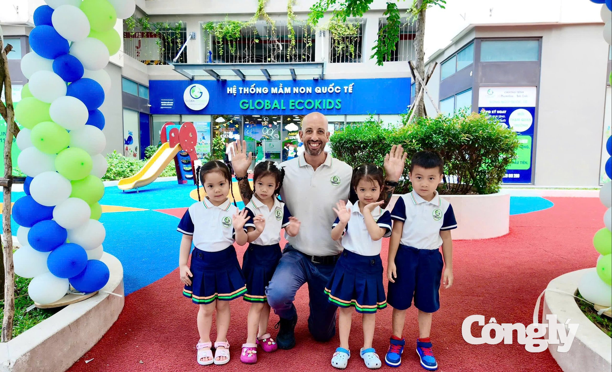Giáo viên nước ngoài và học sinh hào hứng chào đón năm học mới