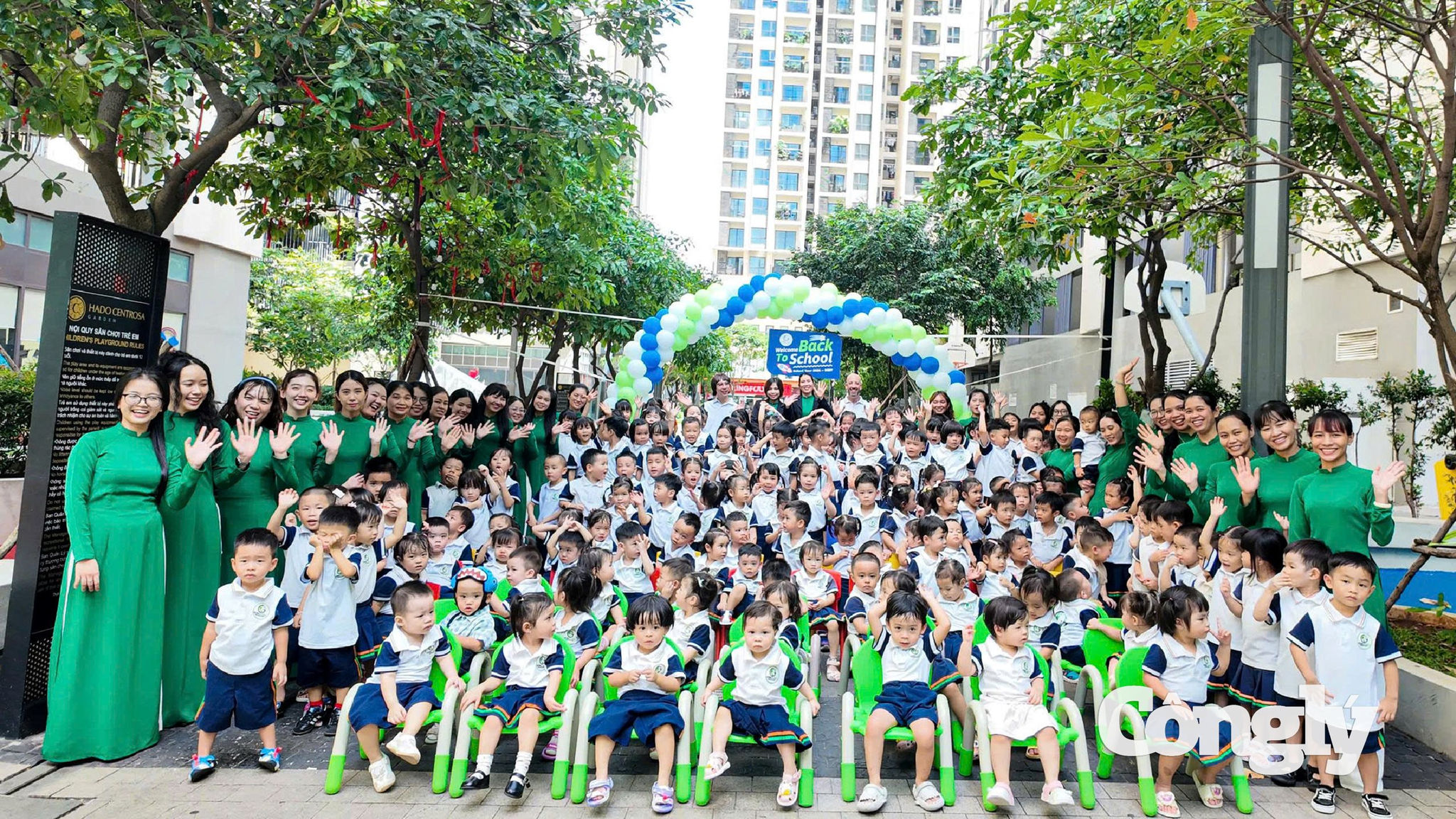 Tập thể Thầy cô và các em học sinh cơ sở 3, 4 & 6 Hà Đô Centrosa Garden lưu giữ khoảnh khắc ý nghĩa chào đón năm học mới 2026–2027