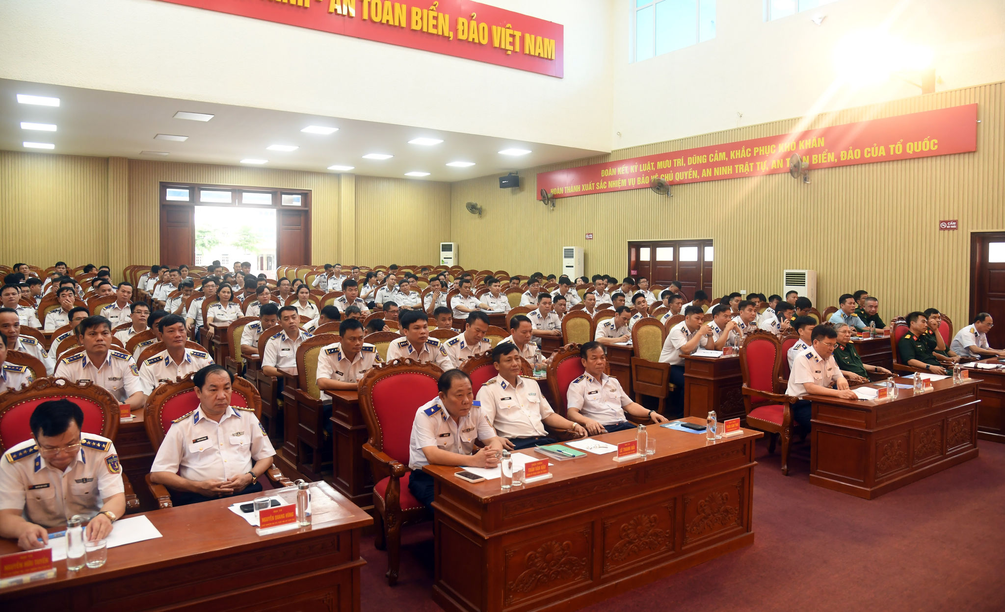 Các đại biểu dự hội nghị