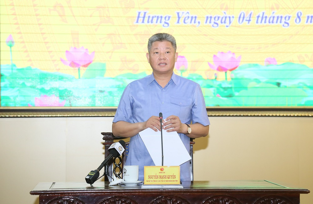 Đồng chí Phó Bí thư Tỉnh ủy, Chủ tịch UBND tỉnh Nguyễn Mạnh Quyền phát biểu chỉ đạo tại cuộc họp_