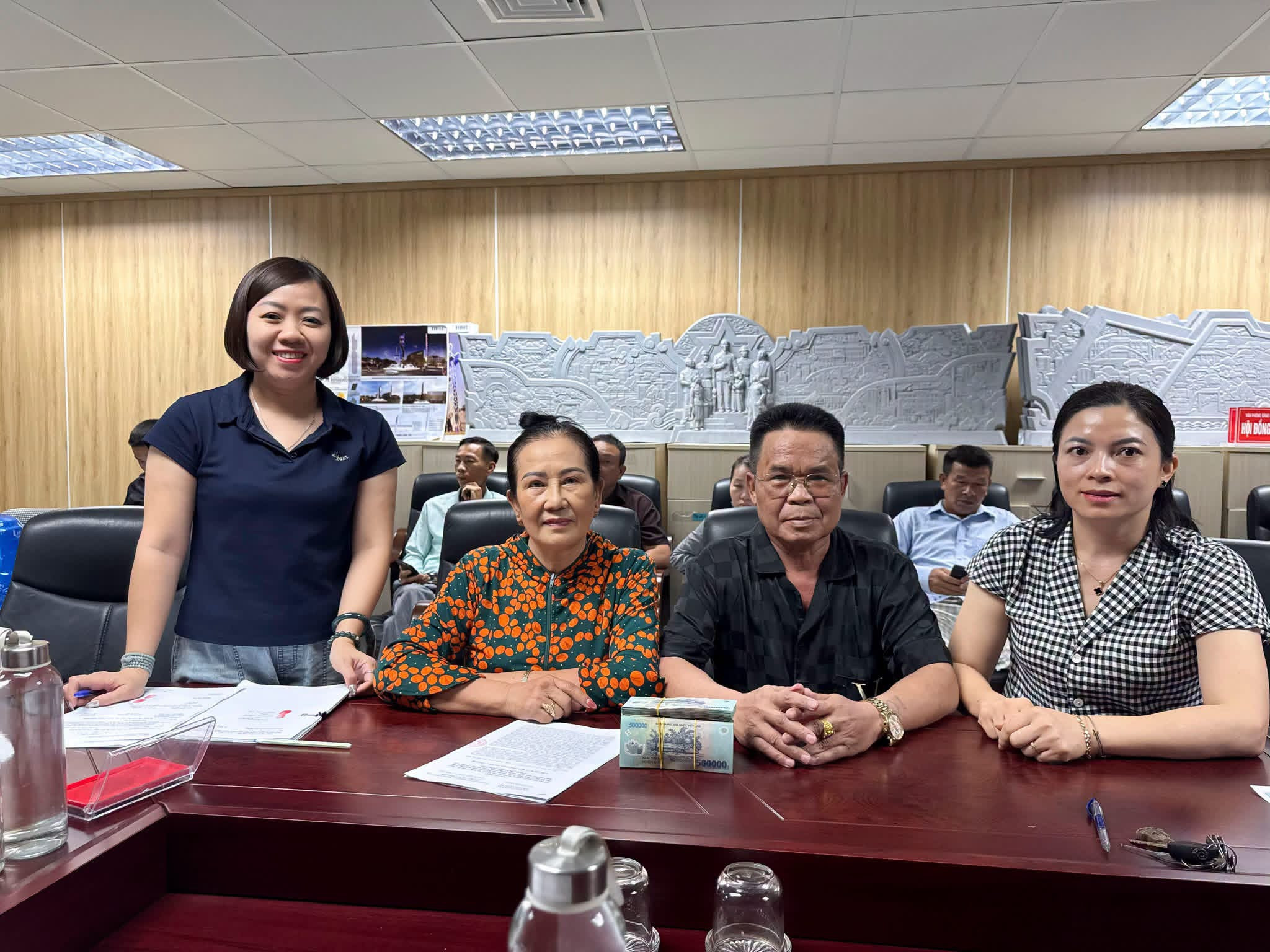 hộ dân nhận bồi thường