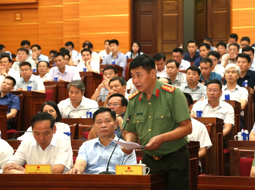 Lãnh đạo Công an tỉnh phát biểu tại cuộc họp_