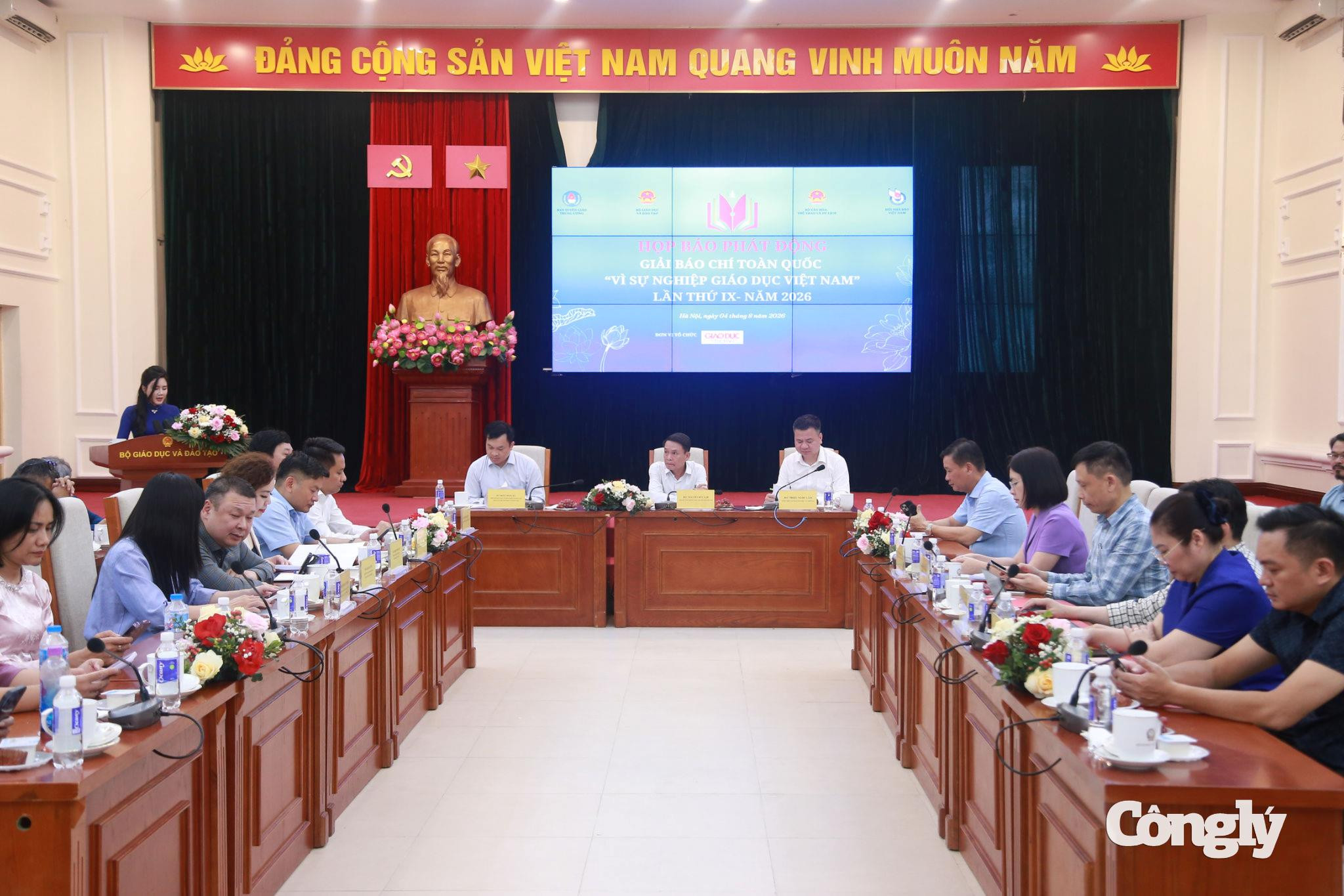 quang-canh-hop-baojpg(1).jpg