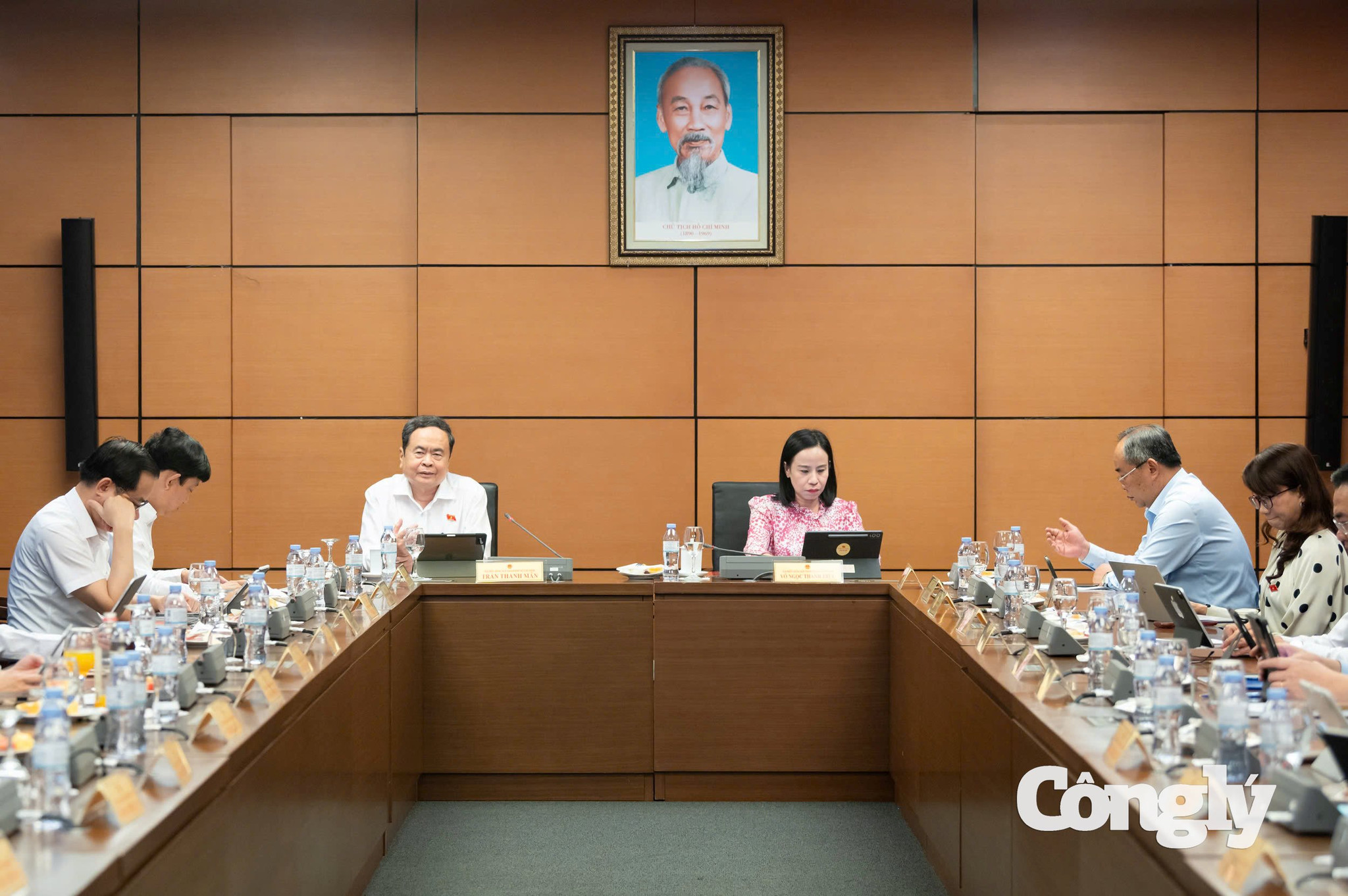 to-2-ky-hop-khong-thuong-le.jpg