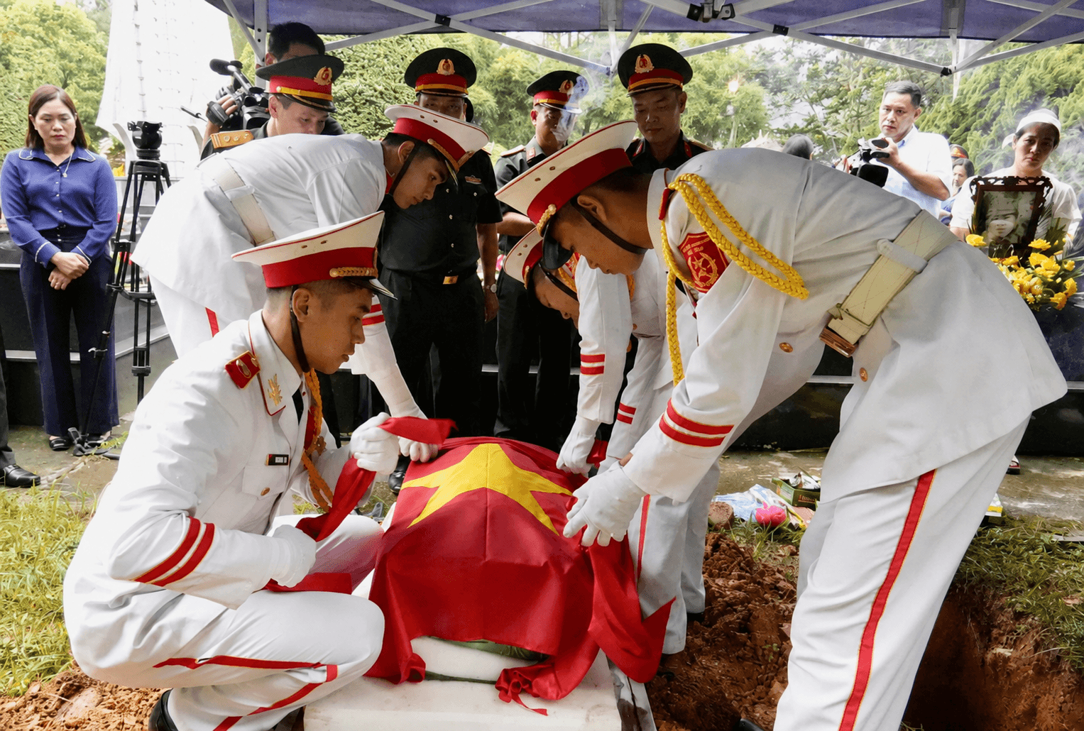 Hài cốt liệt sĩ Ngô Khang Cán được an táng tại Nghĩa trang Liệt sĩ xã Nguyên Bình, tỉnh Cao Bằng.