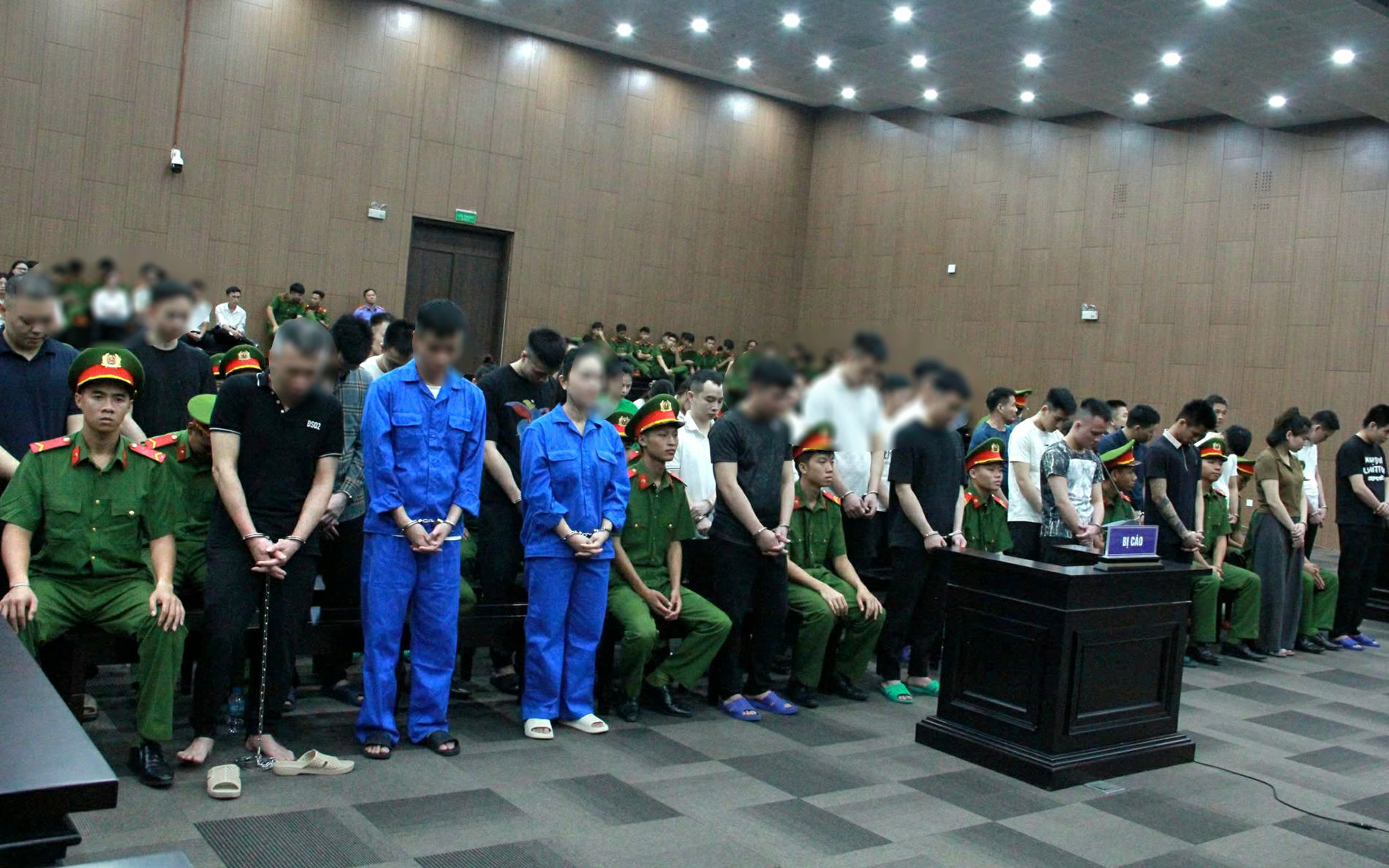'bay lắc' trong quán karaoke