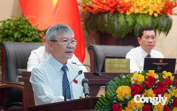 Chủ tịch HĐND TP. Đà Nẵng Nguyễn Đức Dũng phát biểu khai mạc Kỳ họp chuyên đề HĐND Đà Nẵng, nhấn mạnh yêu cầu tháo gỡ điểm nghẽn và đẩy nhanh tiến độ các dự án trọng điểm.