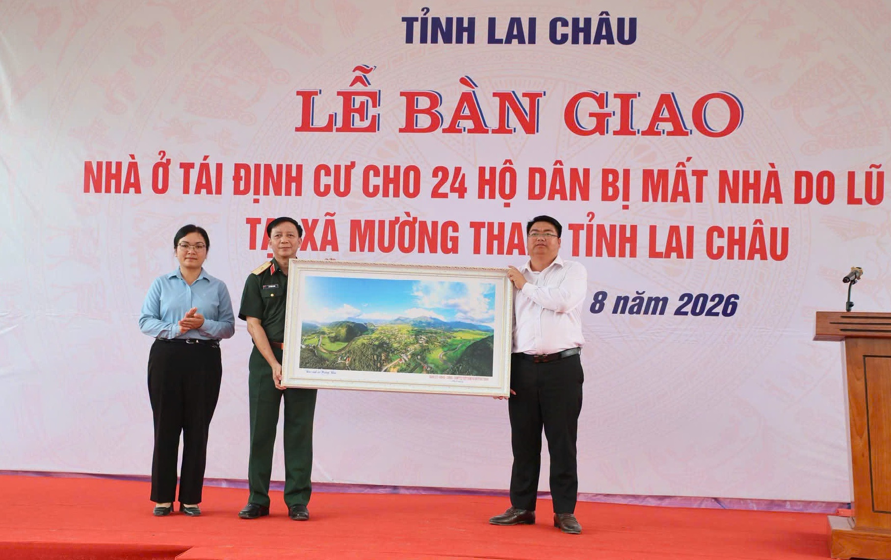 CT Lai Châu tặng quà