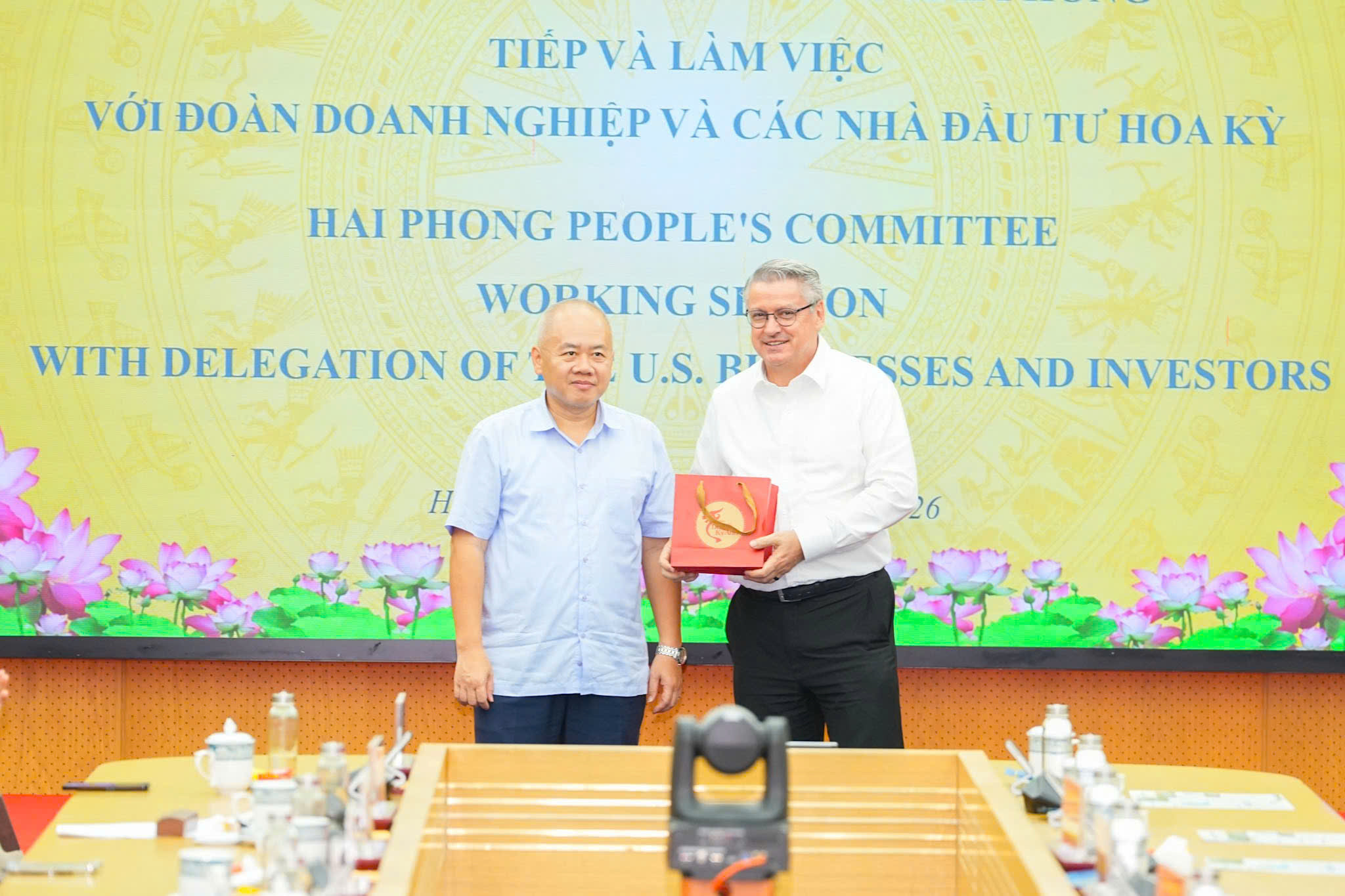 tặng quà HK