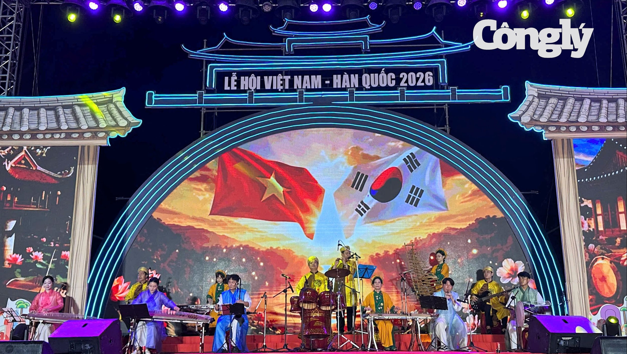 Các tiết mục nghệ thuật mang đậm bản sắc văn hóa Việt Nam - Hàn Quốc tại lễ khai mạc.