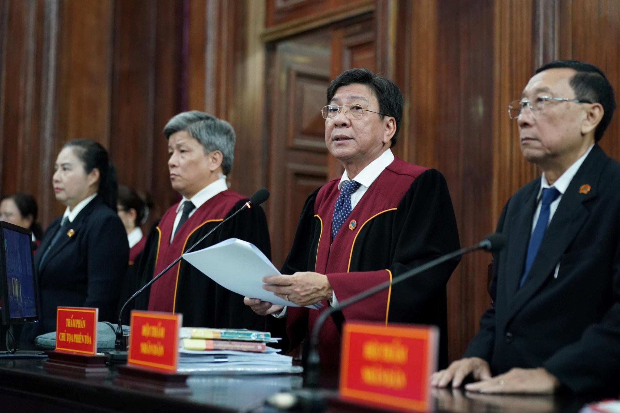 anh-4-hoi-dong-xet-xu(1).jpg