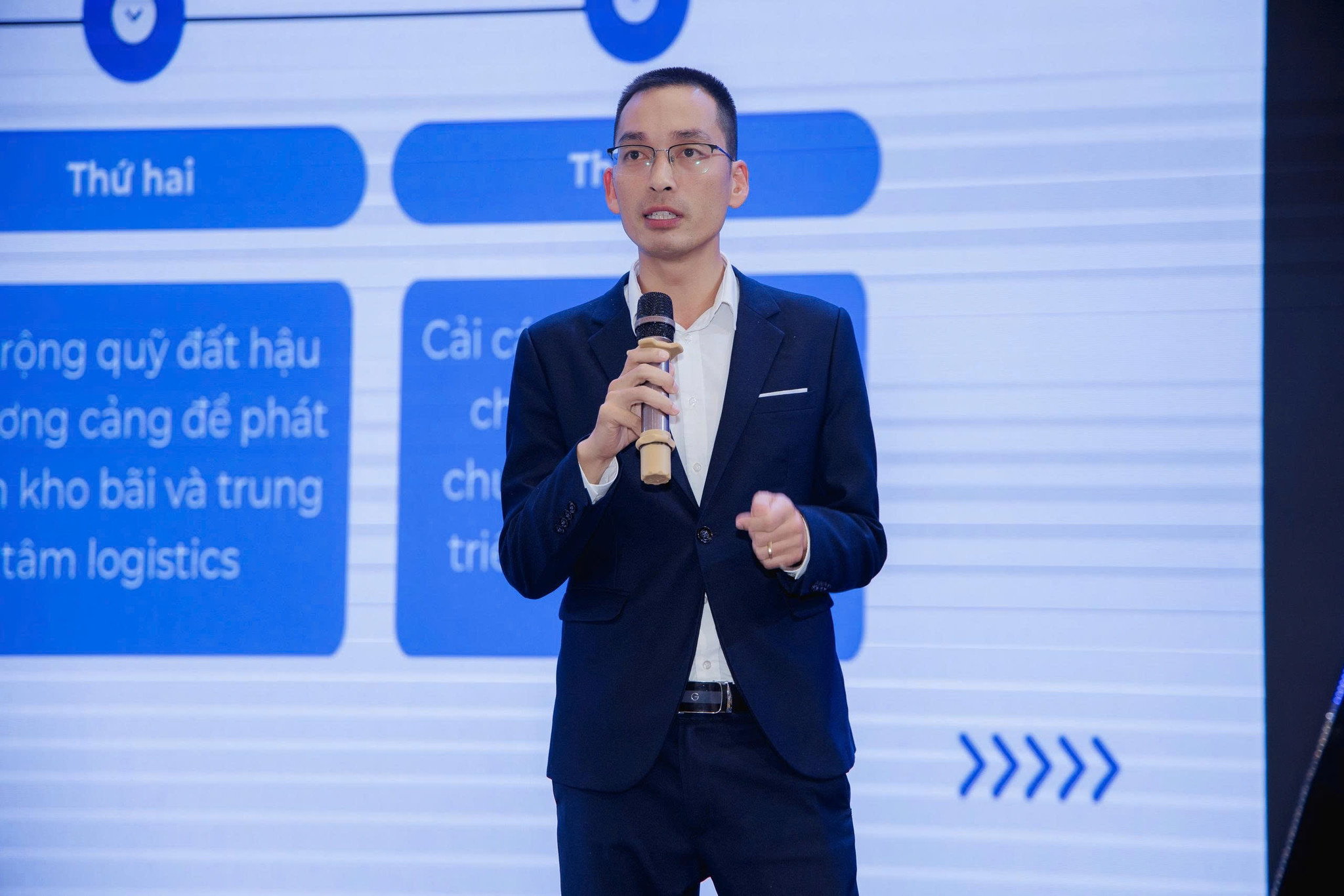 Ông Nguyễn Thành Long, Tổng Giám đốc Công ty TNHH Cảng Container Quốc tế Cái Lân (CICT) phát biểu tham luận tại Diễn đàn Kinh tế tư nhân Việt Nam 2026 - Vòng địa phương Quảng Ninh.